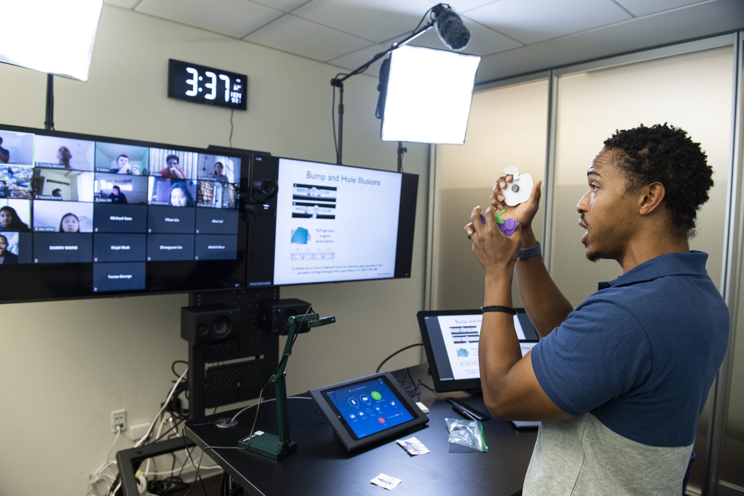 Online instructor JHU WSE Professor Jeremy Brown delivers lecture from San Martin studio